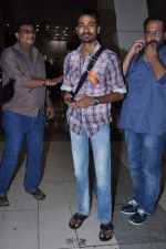 Dhanush return from Chennai in Mumbai Airport on 19th June 2013 (15).JPG